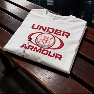 Under Armour White Short-Sleeve Tee with Red Graphic Logo boys size youth xl